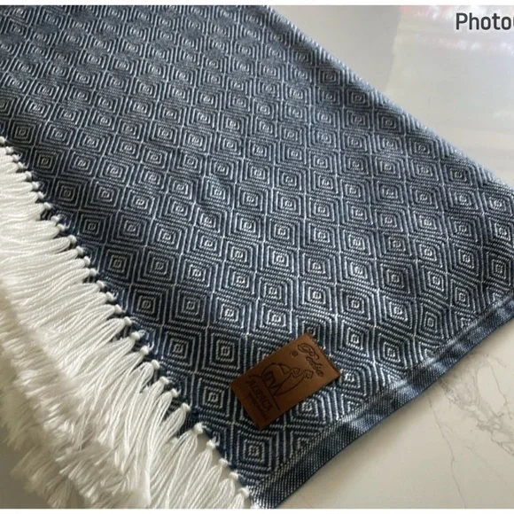 Peruvian Alpaca Throw Blanket - Picture 2 of 5